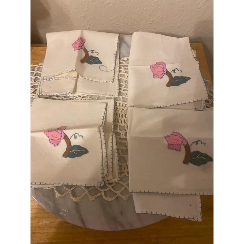 Vintage hand embroidered pink rose bud applique linen napkins - set of 4
